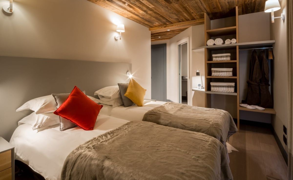 Luxury Ski Chalet Caro Meribel Master Guestroom4