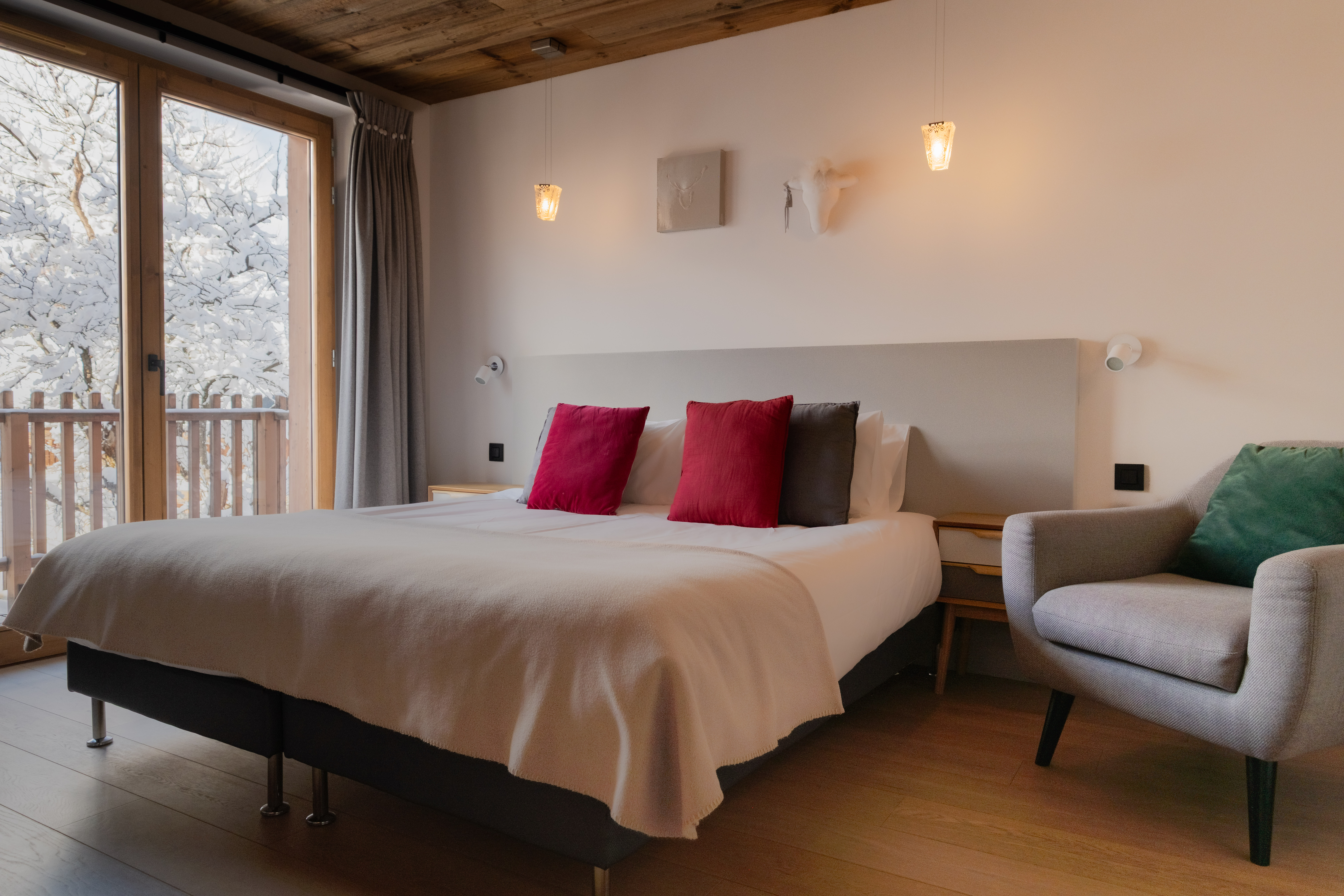 Luxury Ski Chalet Caro Meribel Guest Room 01