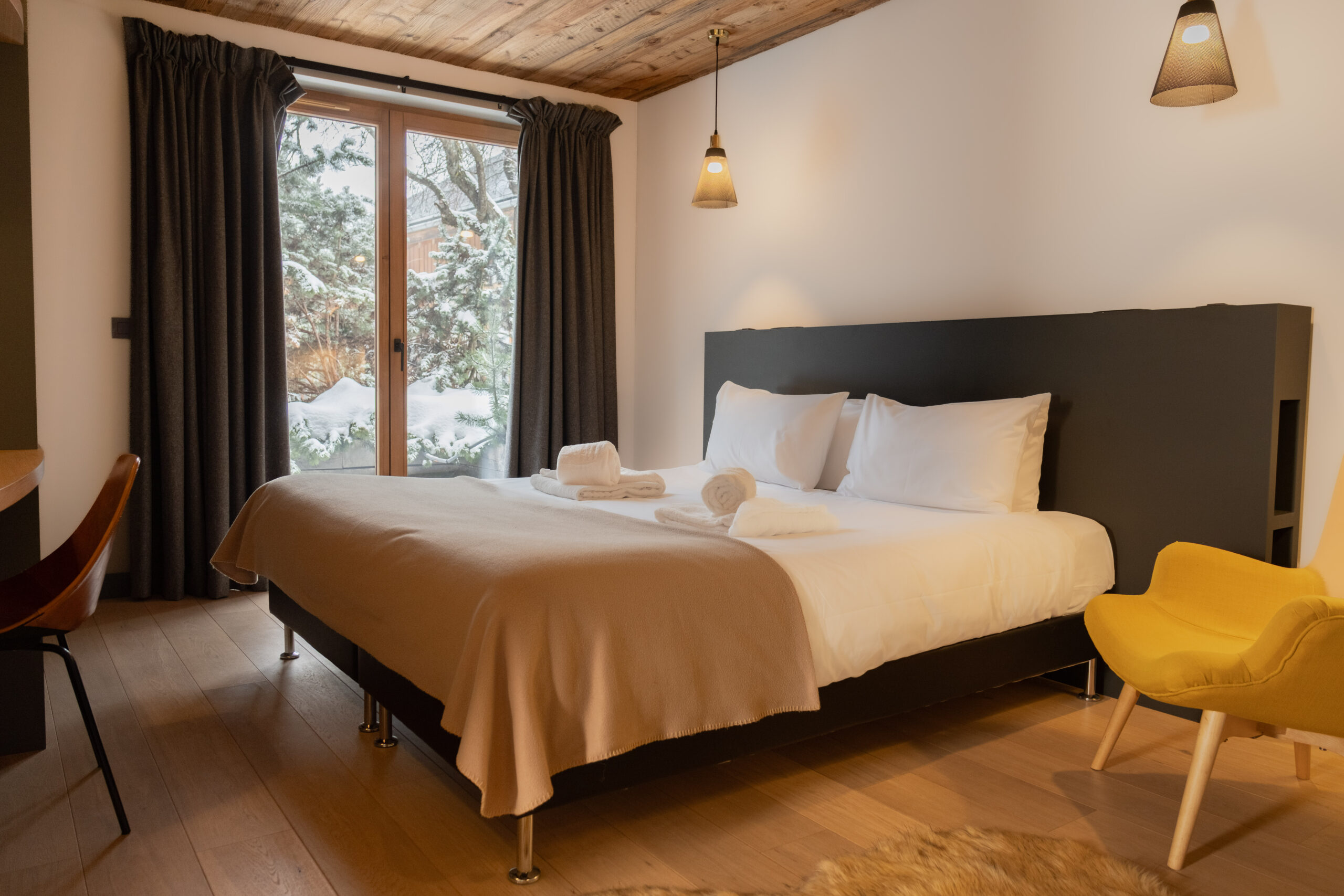 Luxury Ski Chalet Caro Meribel Guest Room 02b