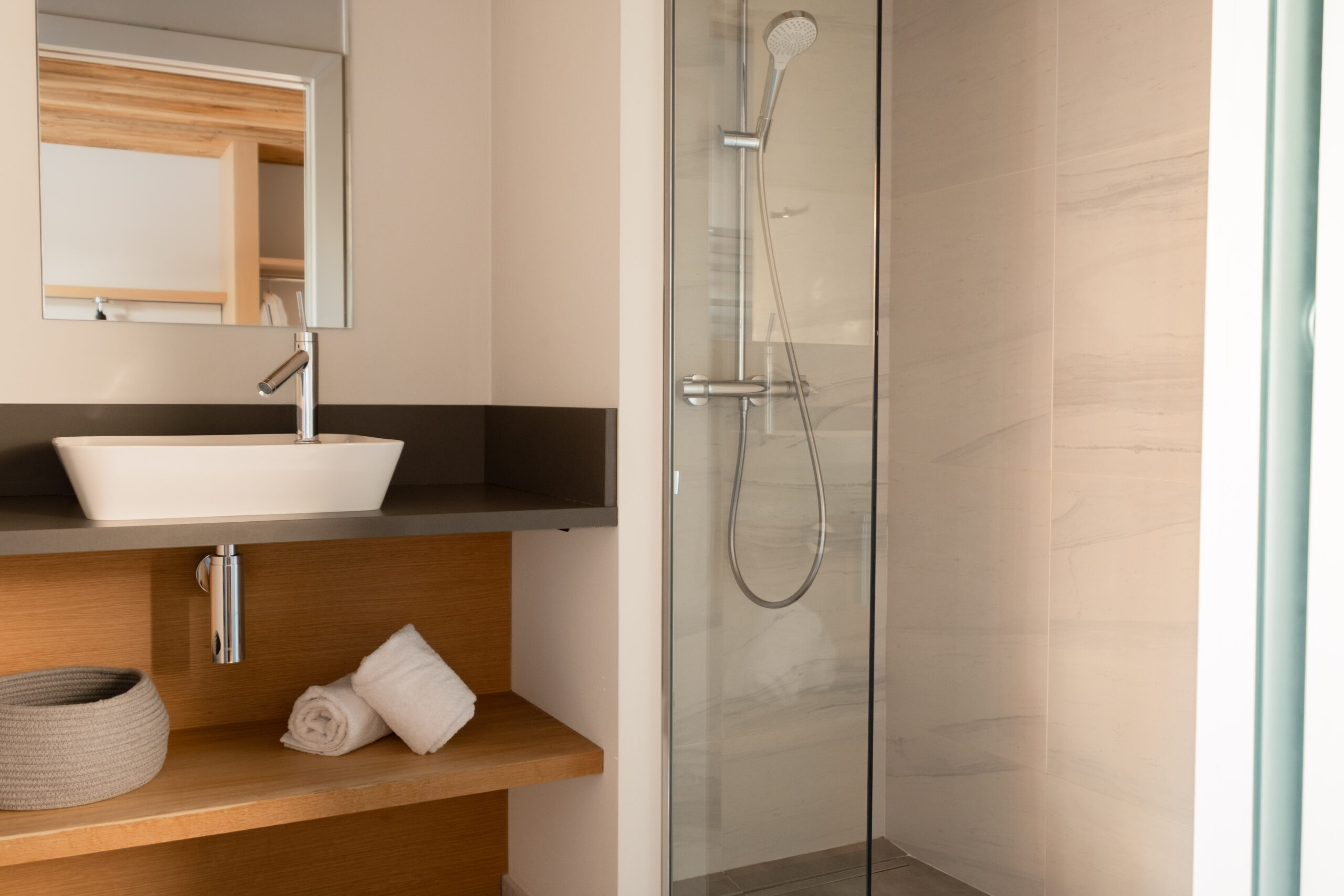 Luxury Ski Chalet Caro Meribel Guest Room 03 ensuite