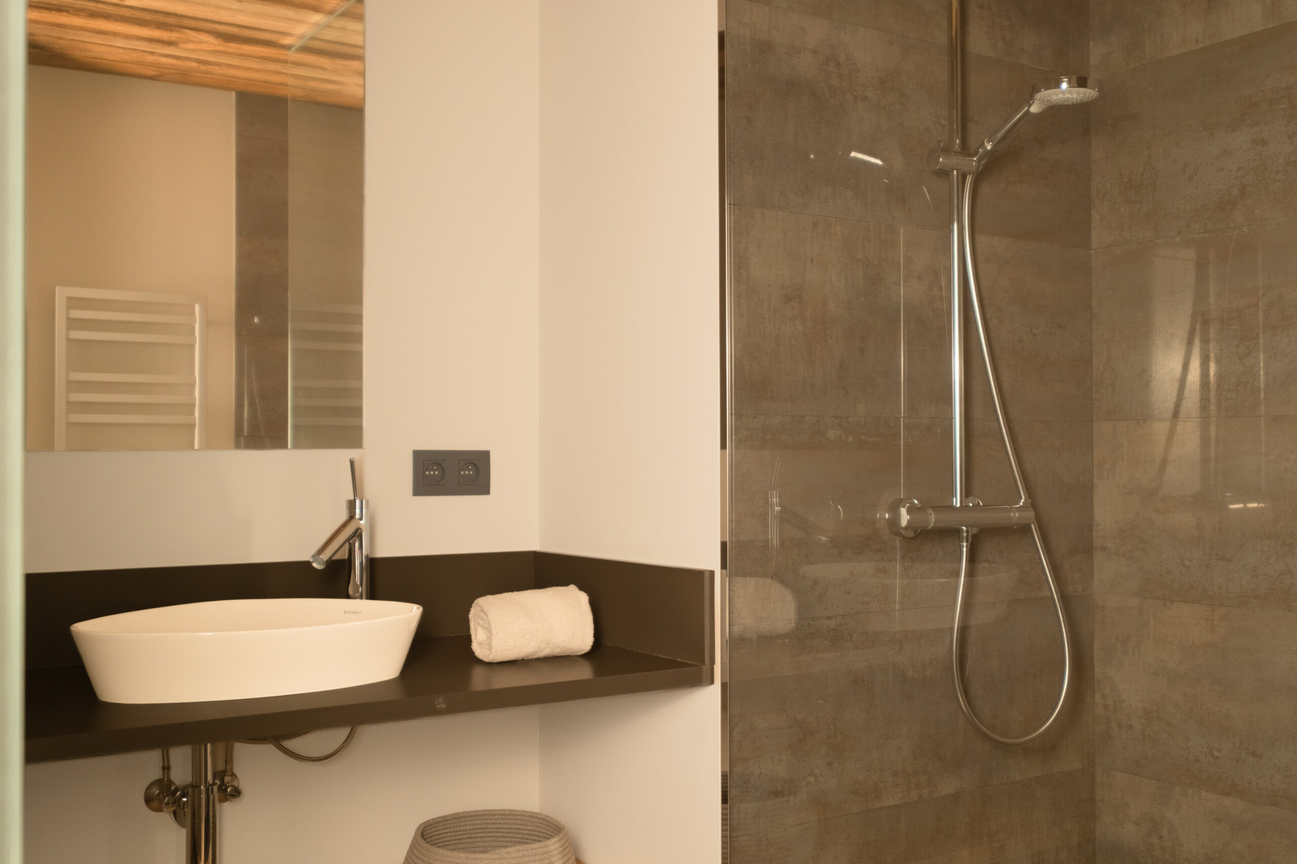 Luxury Ski Chalet Caro Meribel Guest Room 04 Ensuite