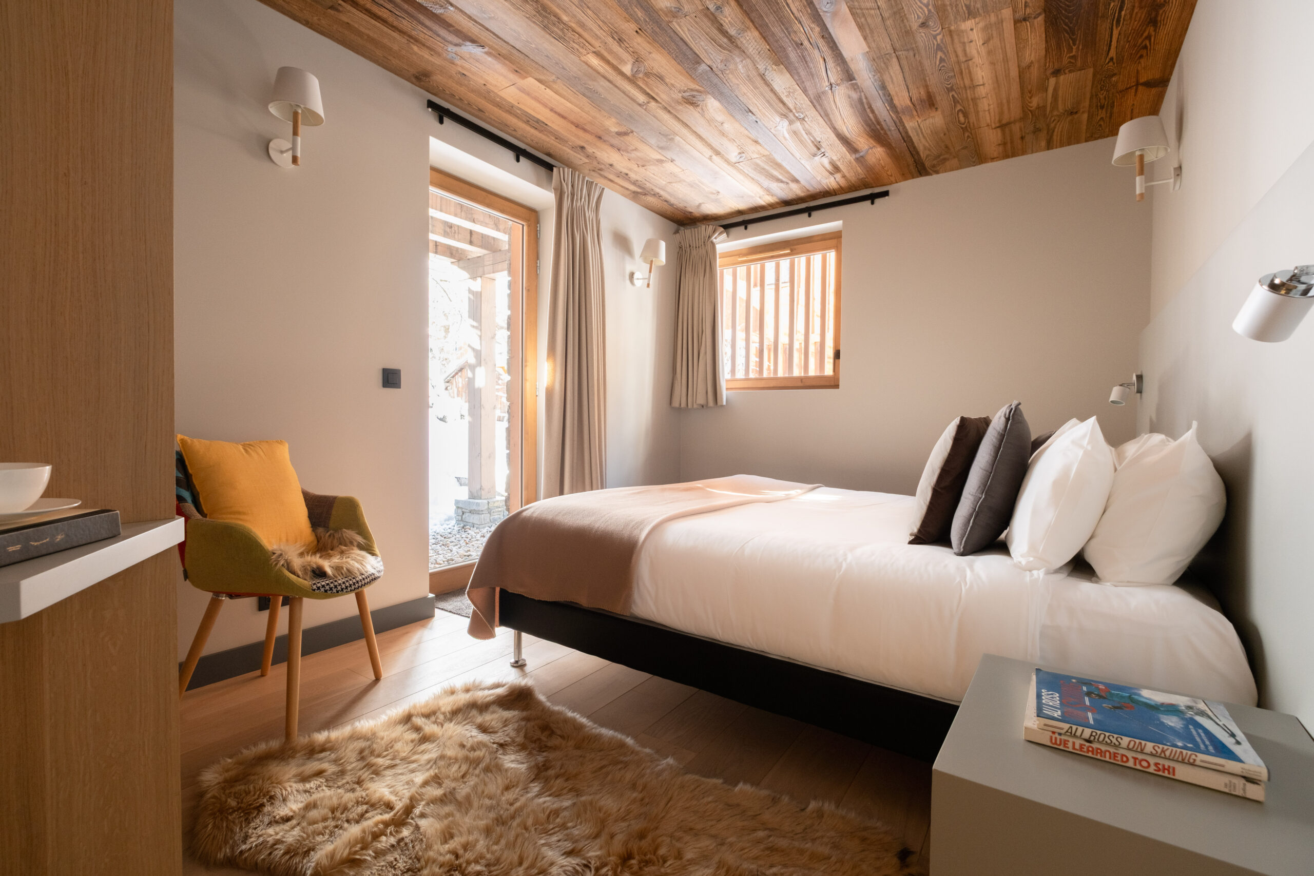 Luxury Ski Chalet Caro Meribel Guest Room 04