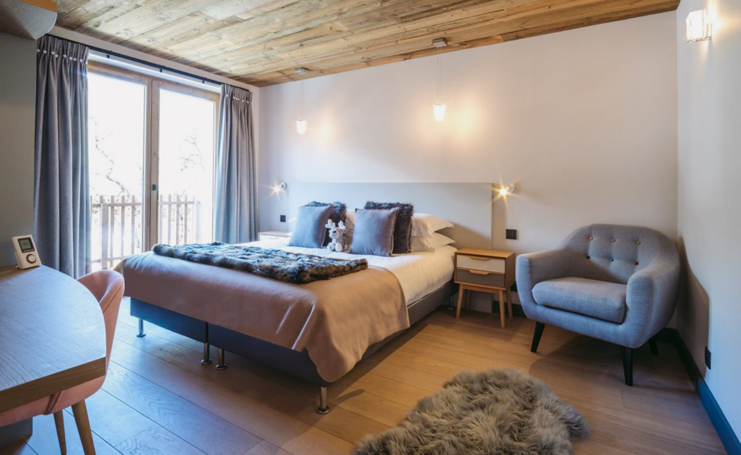 Luxury Ski Chalet Caro Meribel Guest Room Example 01