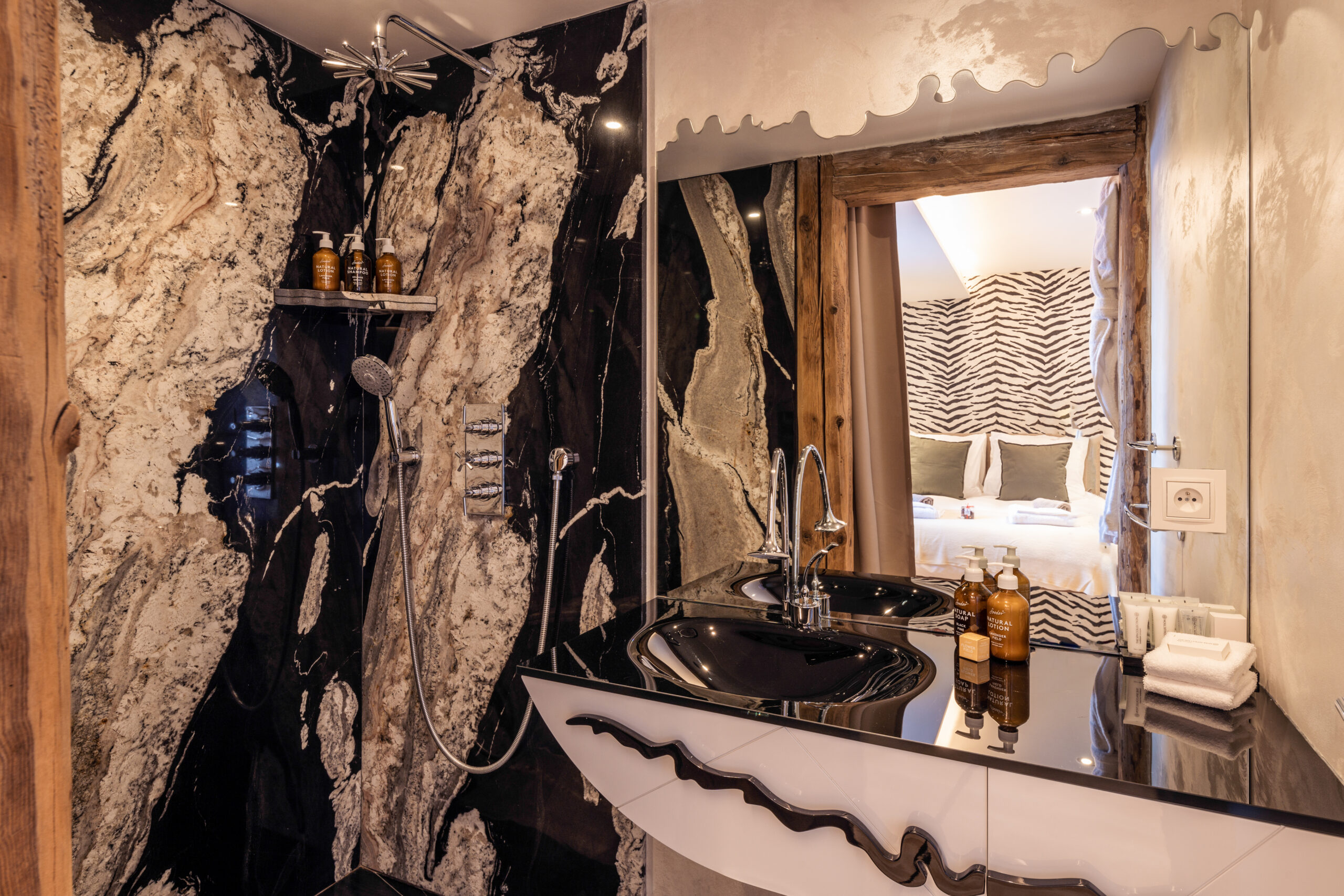Luxury Ski Chalet Cheval Blanc Meribel Guest Ensuite example 02