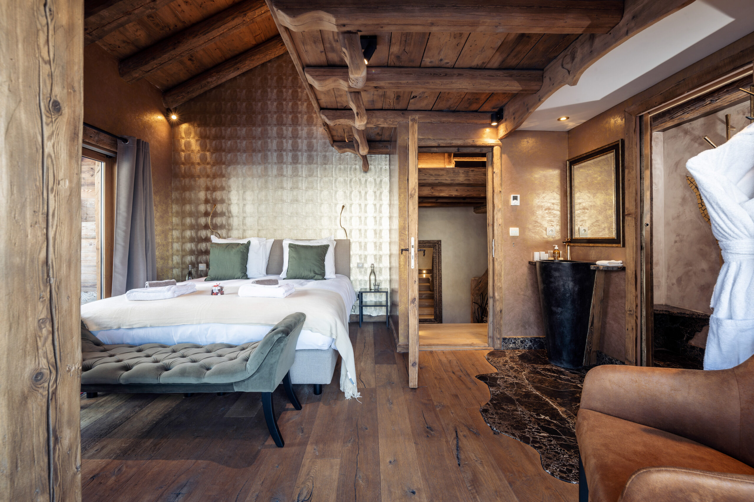 Luxury Ski Chalet Cheval Blanc Meribel Guest Room 02