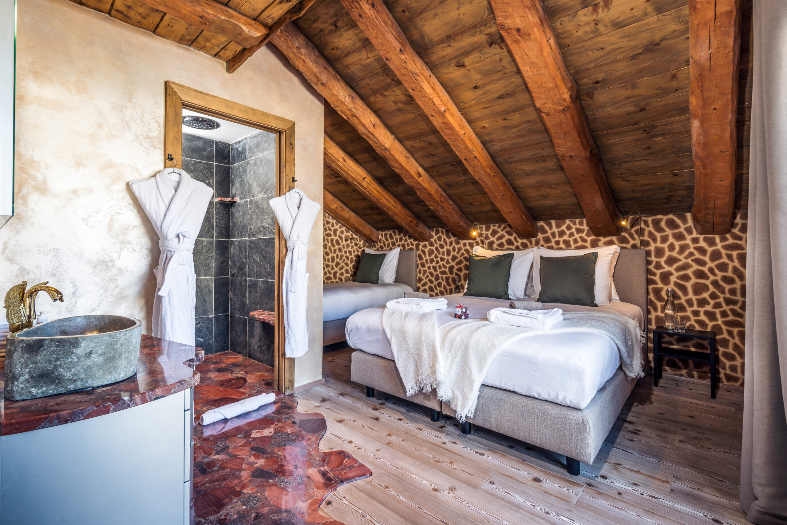 Luxury Ski Chalet Cheval Blanc Meribel Guest Room 04
