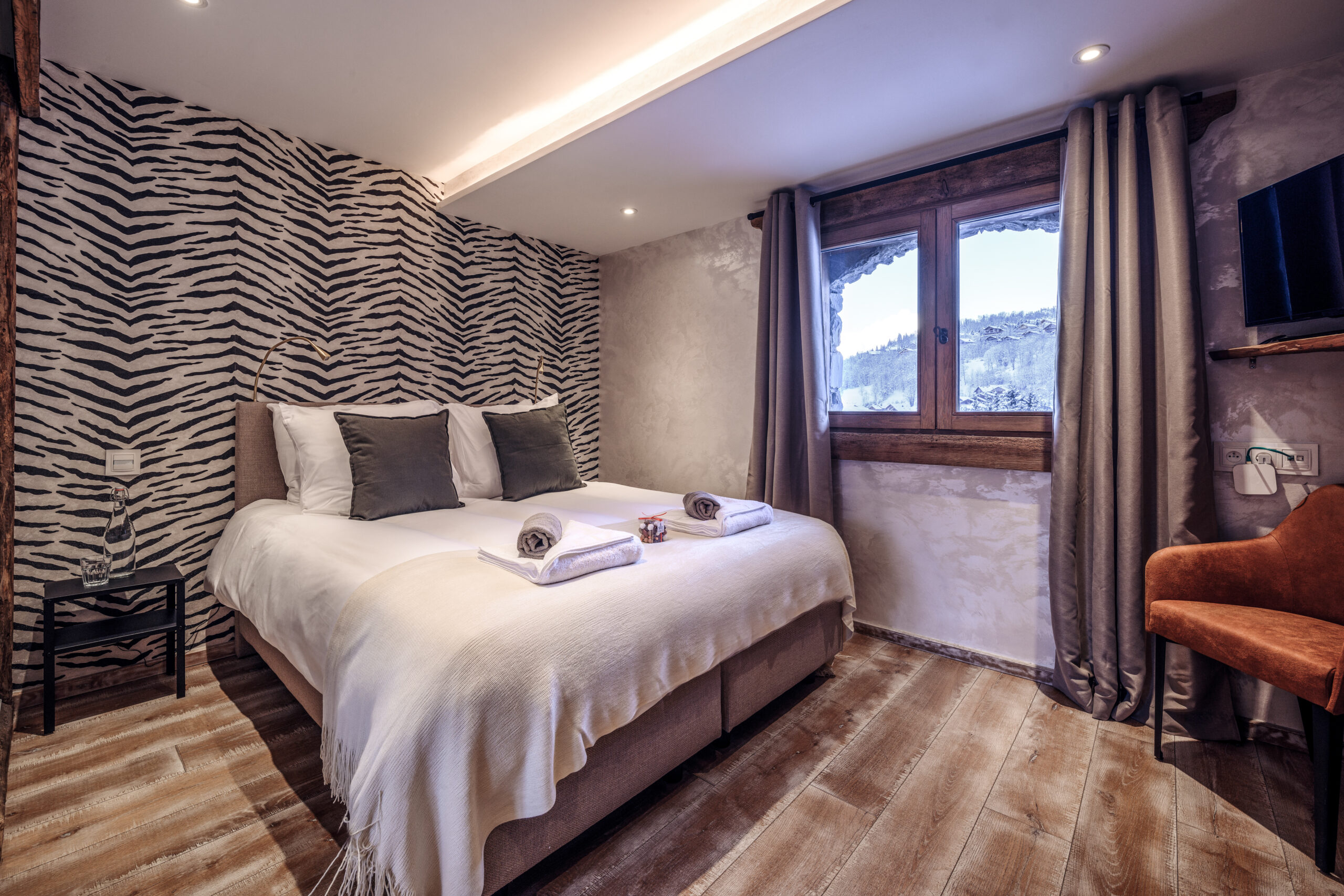 Luxury Ski Chalet Cheval Blanc Meribel Guest Room 06