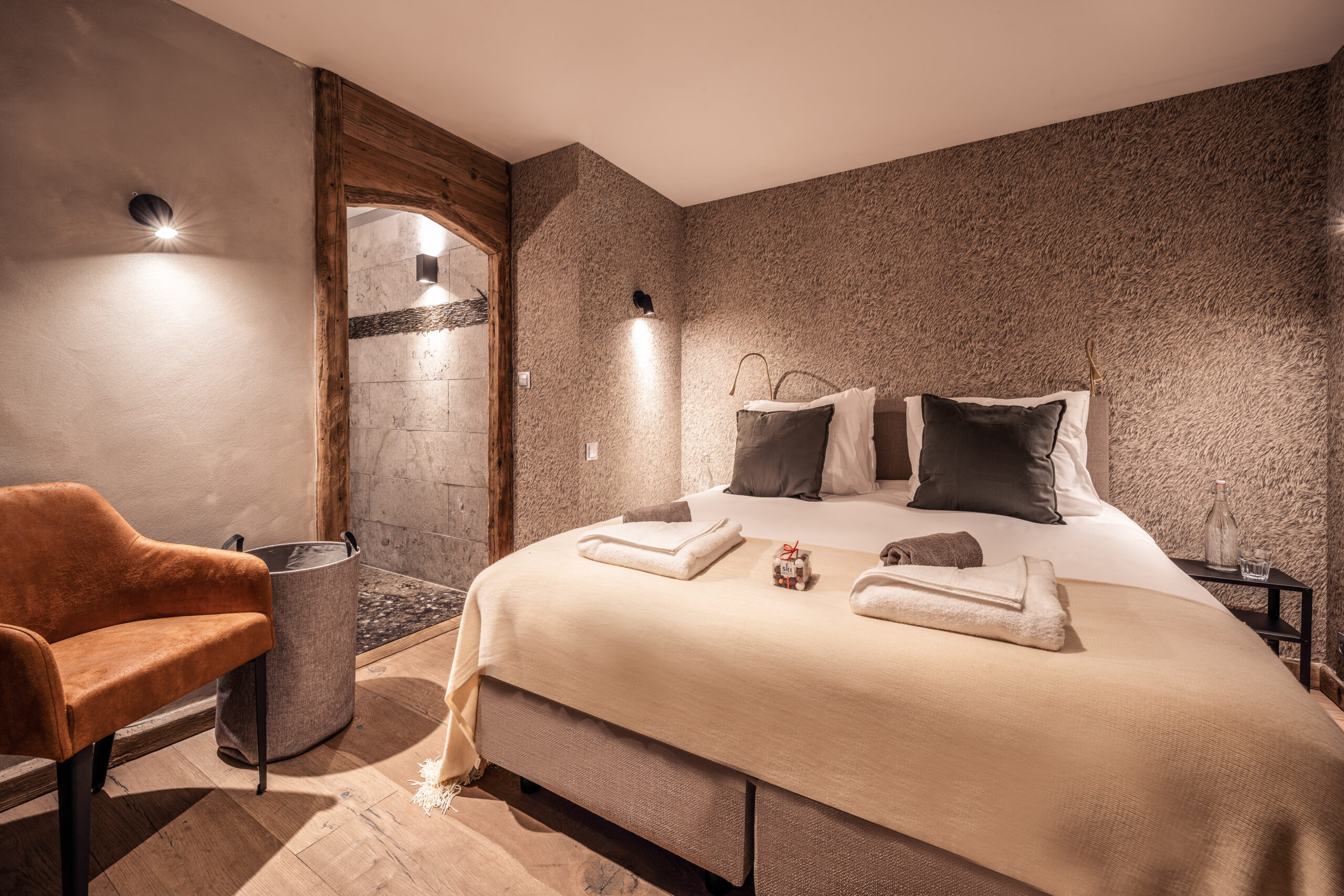 Luxury Ski Chalet Cheval Blanc Meribel Guest Room 07