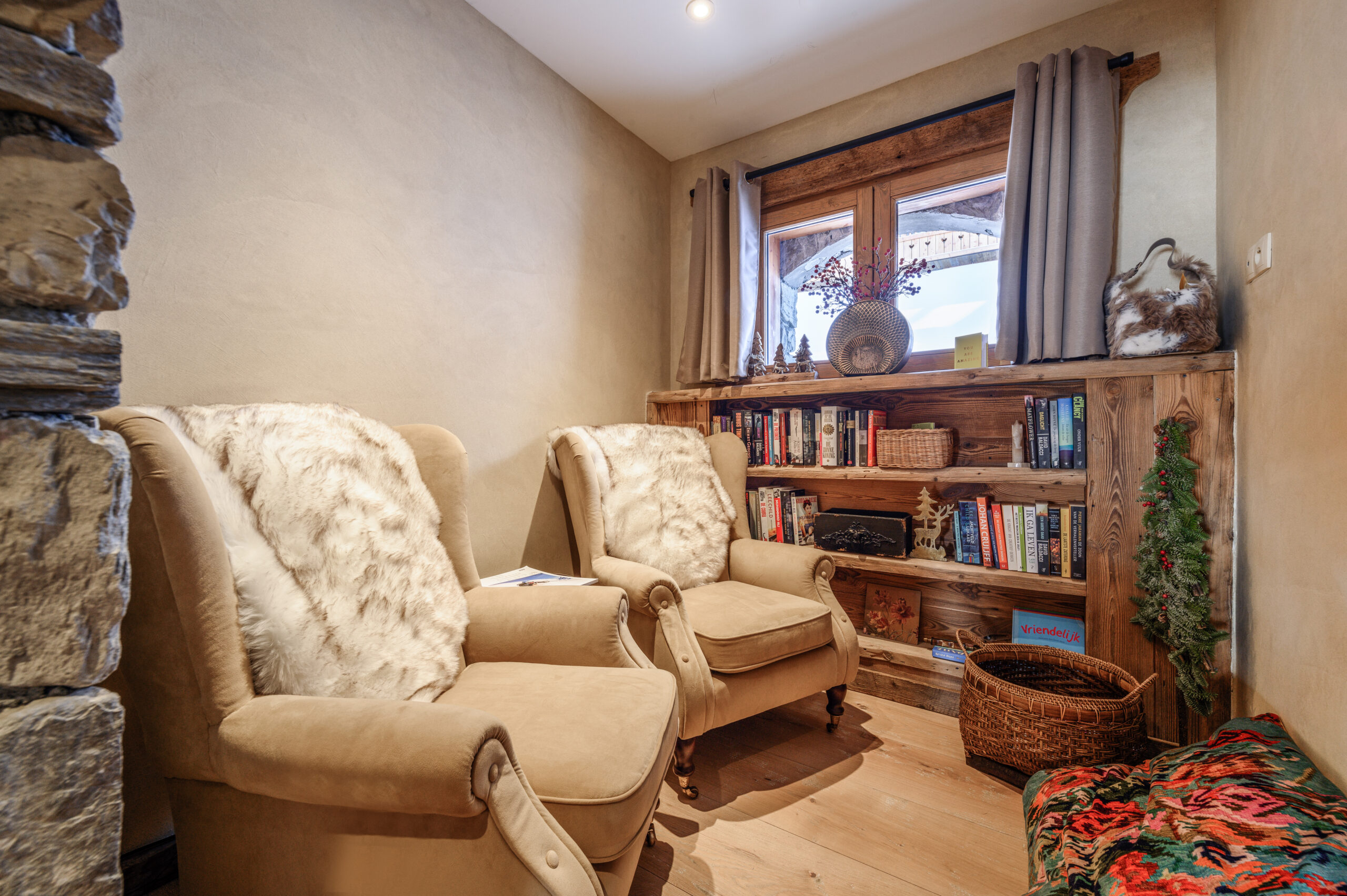 Luxury Ski Chalet Cheval Blanc Meribel Library Nook