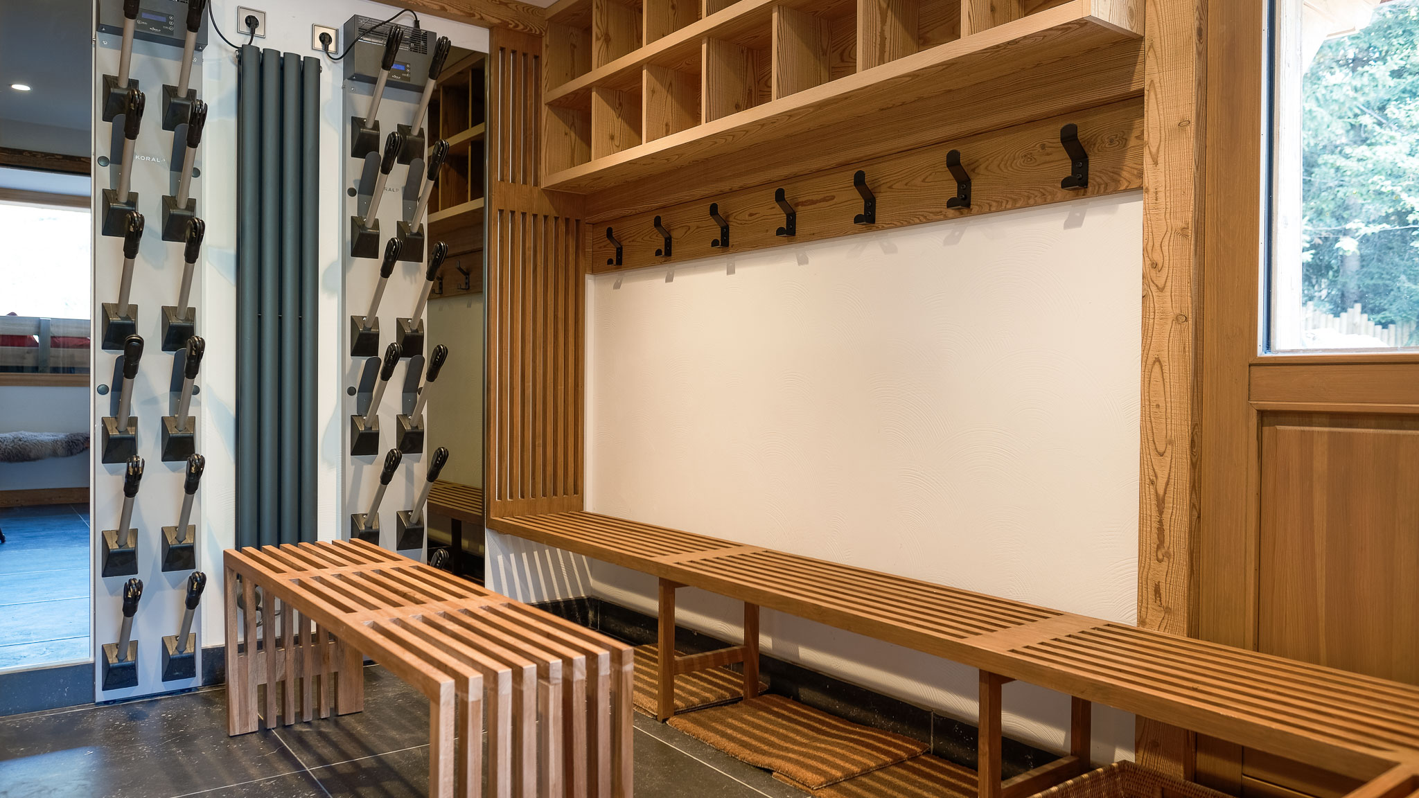 Luxury Ski Chalet Etoile Des Neige Boot Room 01 Meribel