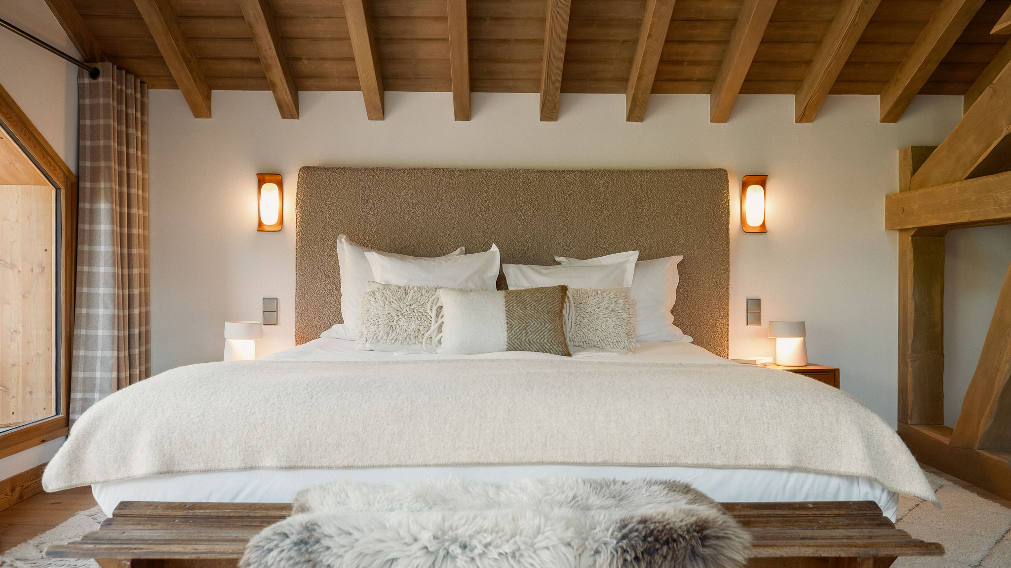 Luxury Ski Chalet Etoile Des Neige Guestroom 0 Meribel 1 Master A
