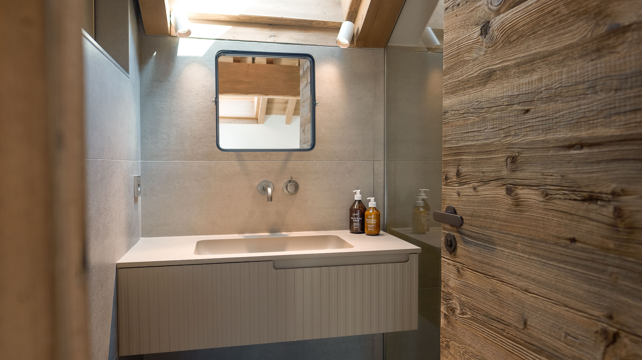 Luxury Ski Chalet Etoile Des Neige Guestroom 02 Meribel Ensuite D