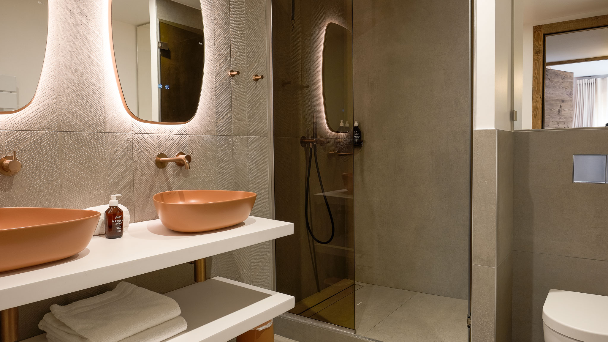 Luxury Ski Chalet Etoile Des Neige Guestroom 03 Meribel Ensuite