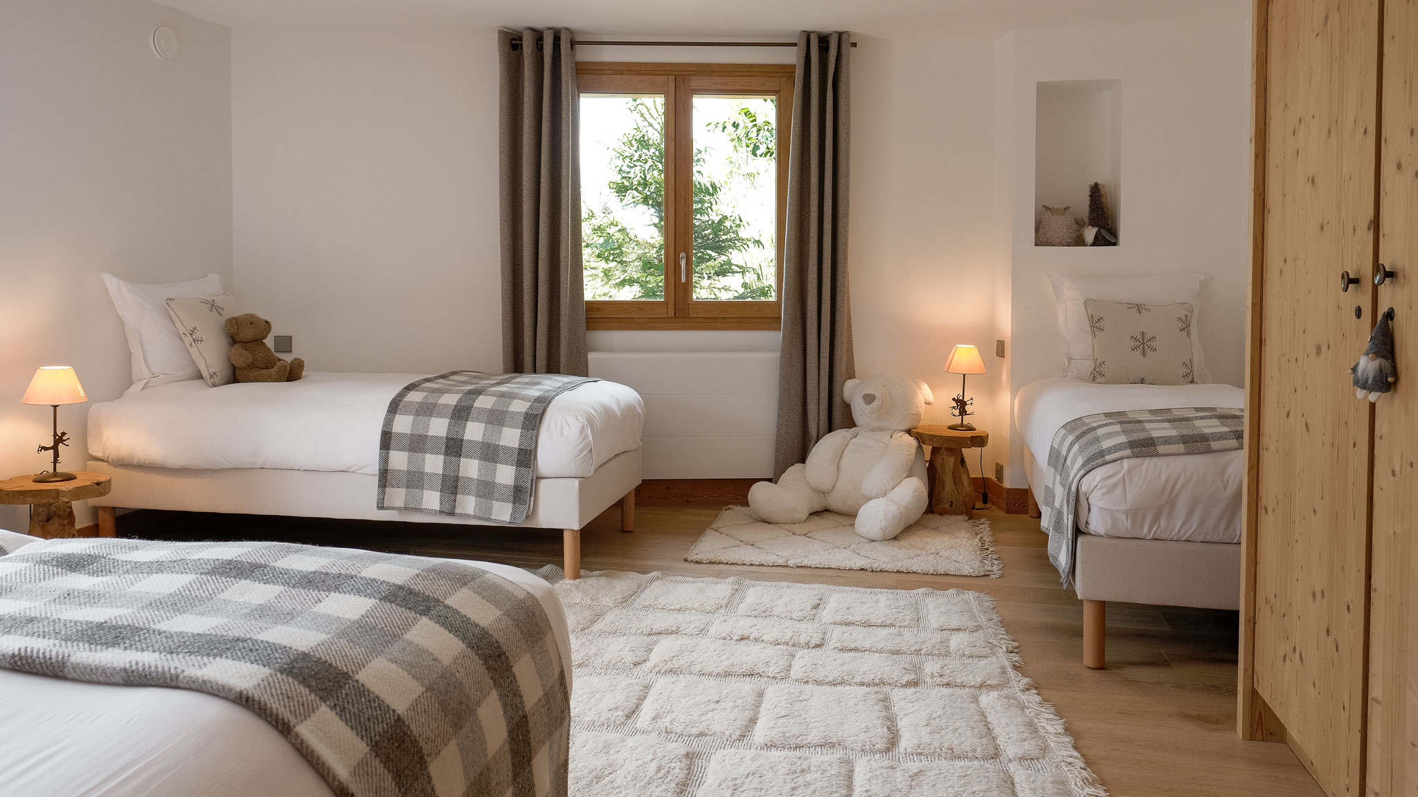Luxury Ski Chalet Etoile Des Neige Guestroom 06 Meribel Kids Room D