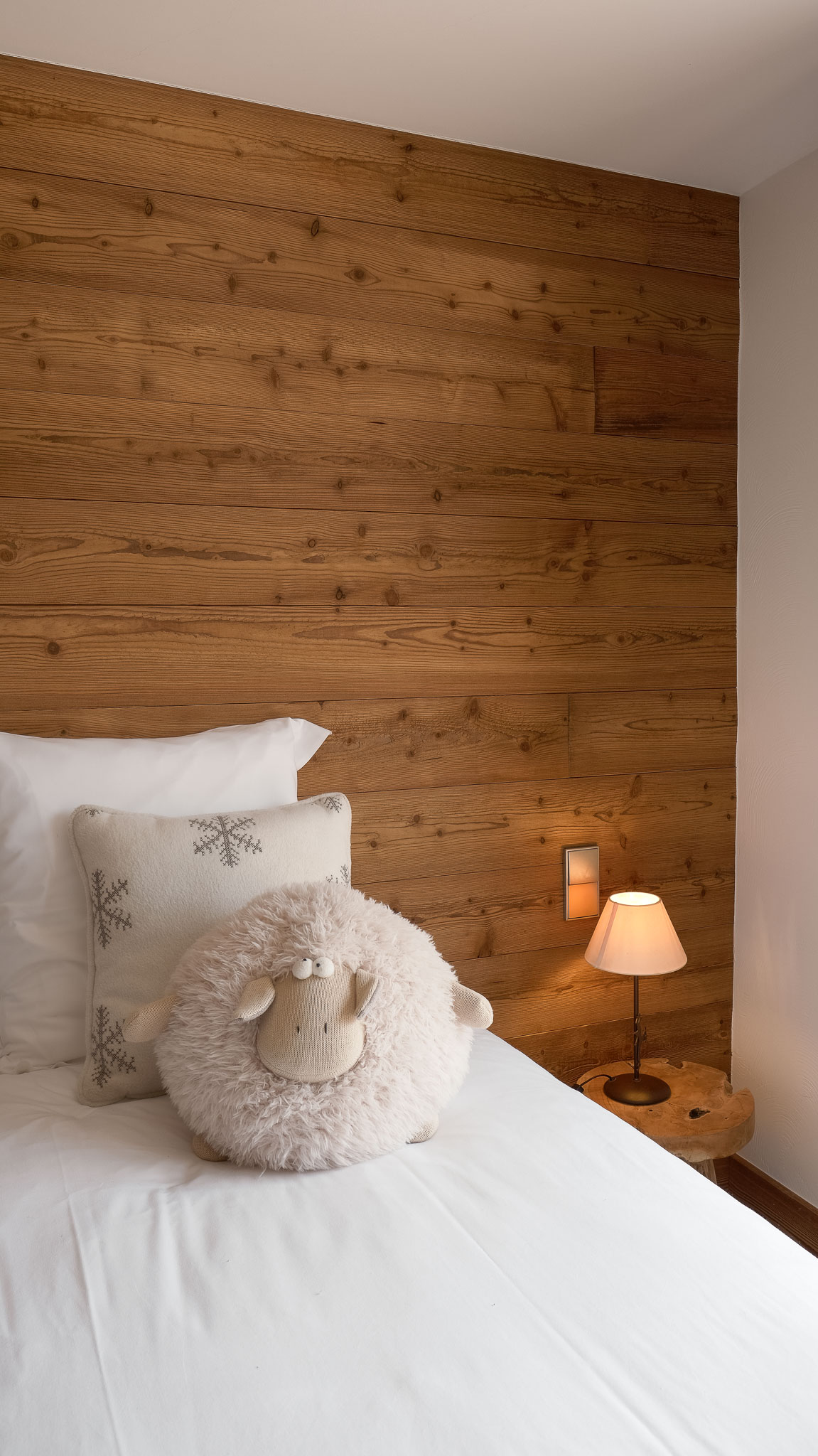 Luxury Ski Chalet Etoile Des Neige Guestroom 06 Meribel Kids Room E