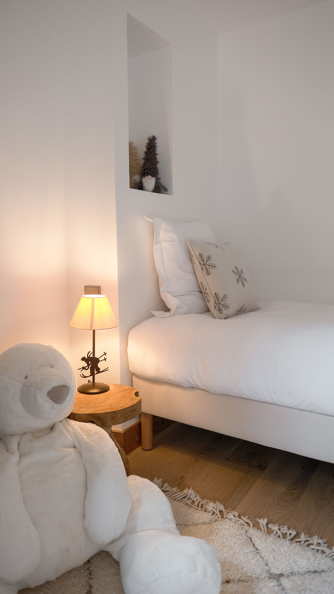 Luxury Ski Chalet Etoile Des Neige Guestroom 06 Meribel Kids Room G