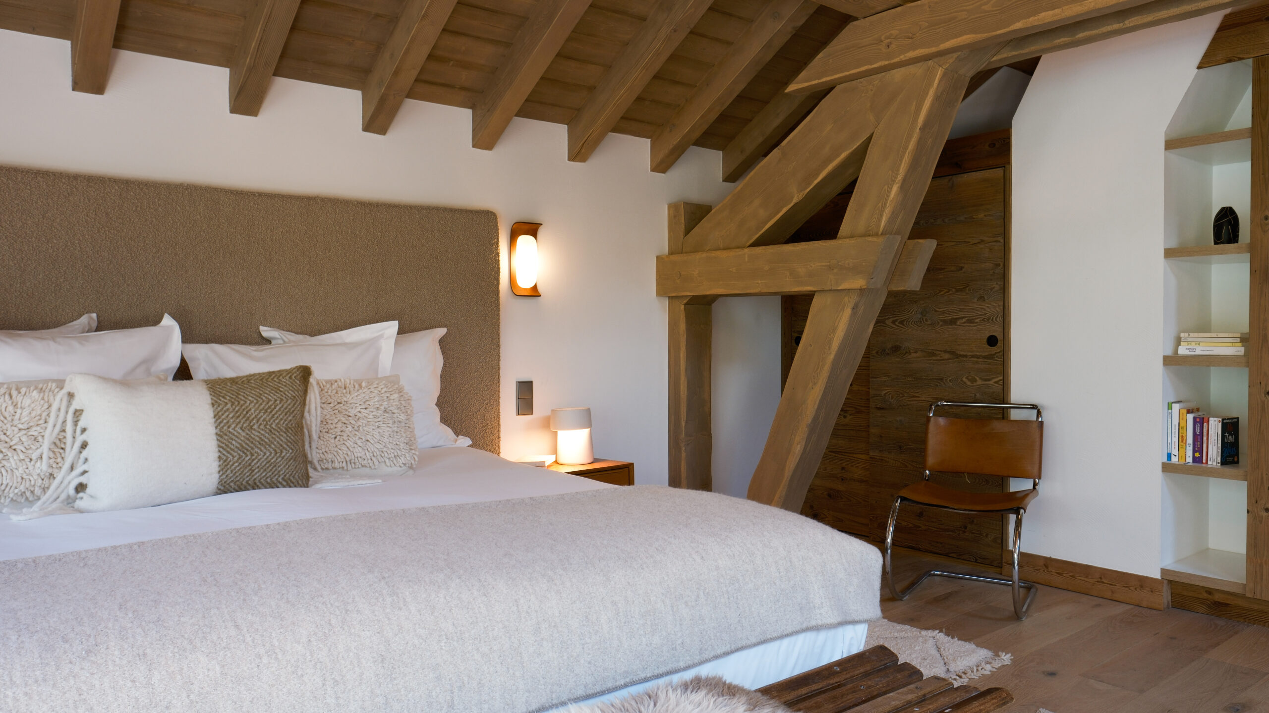 Luxury Ski Chalet Etoile des Neige Meribel Guest Room 01 Master E