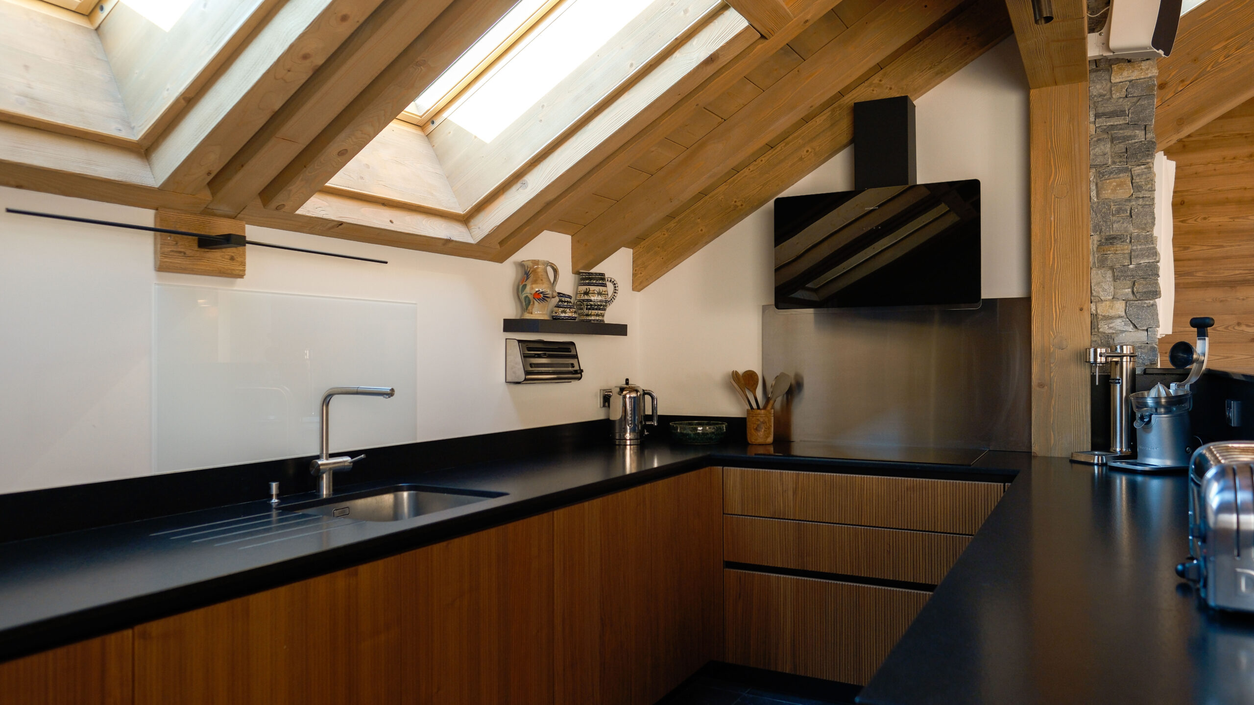 Luxury Ski Chalet Etoile des Neige Meribel kitchen A