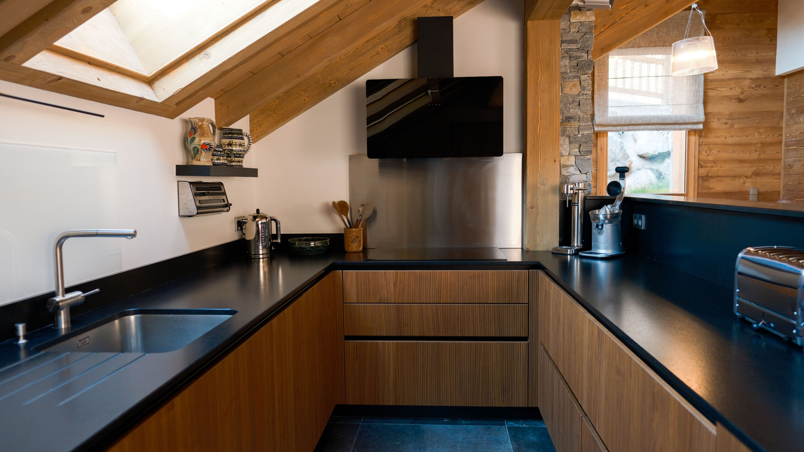 Luxury Ski Chalet Etoile des Neige Meribel kitchen B