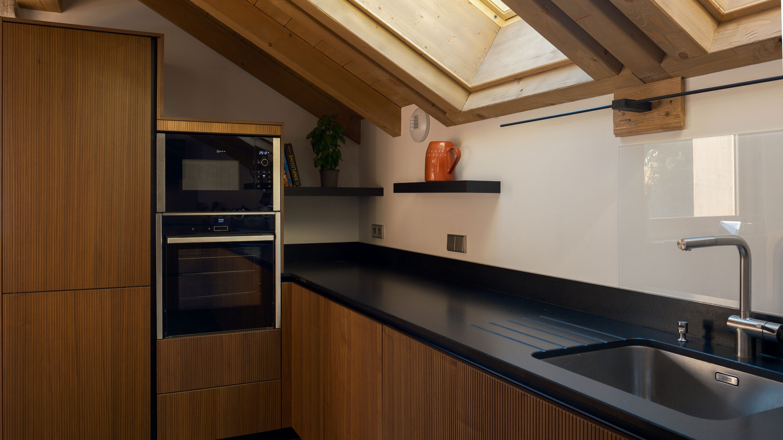 Luxury Ski Chalet Etoile des Neige Meribel kitchen C